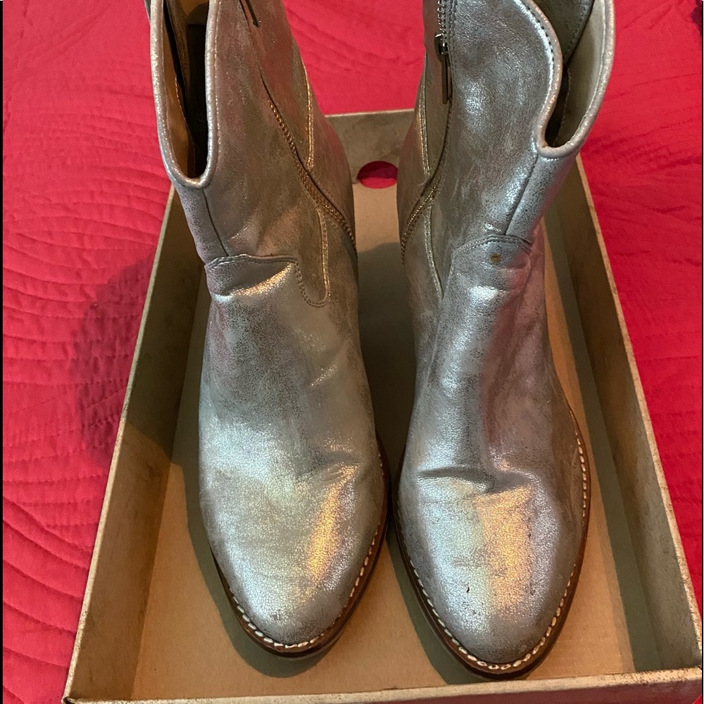 Gold, Cowboy 3 inch boots.